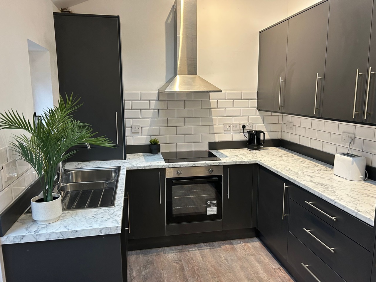 Cheadle 2 Bed Flat, Stockport Road, SK8 To Rent Now for £1,200.00 p/m