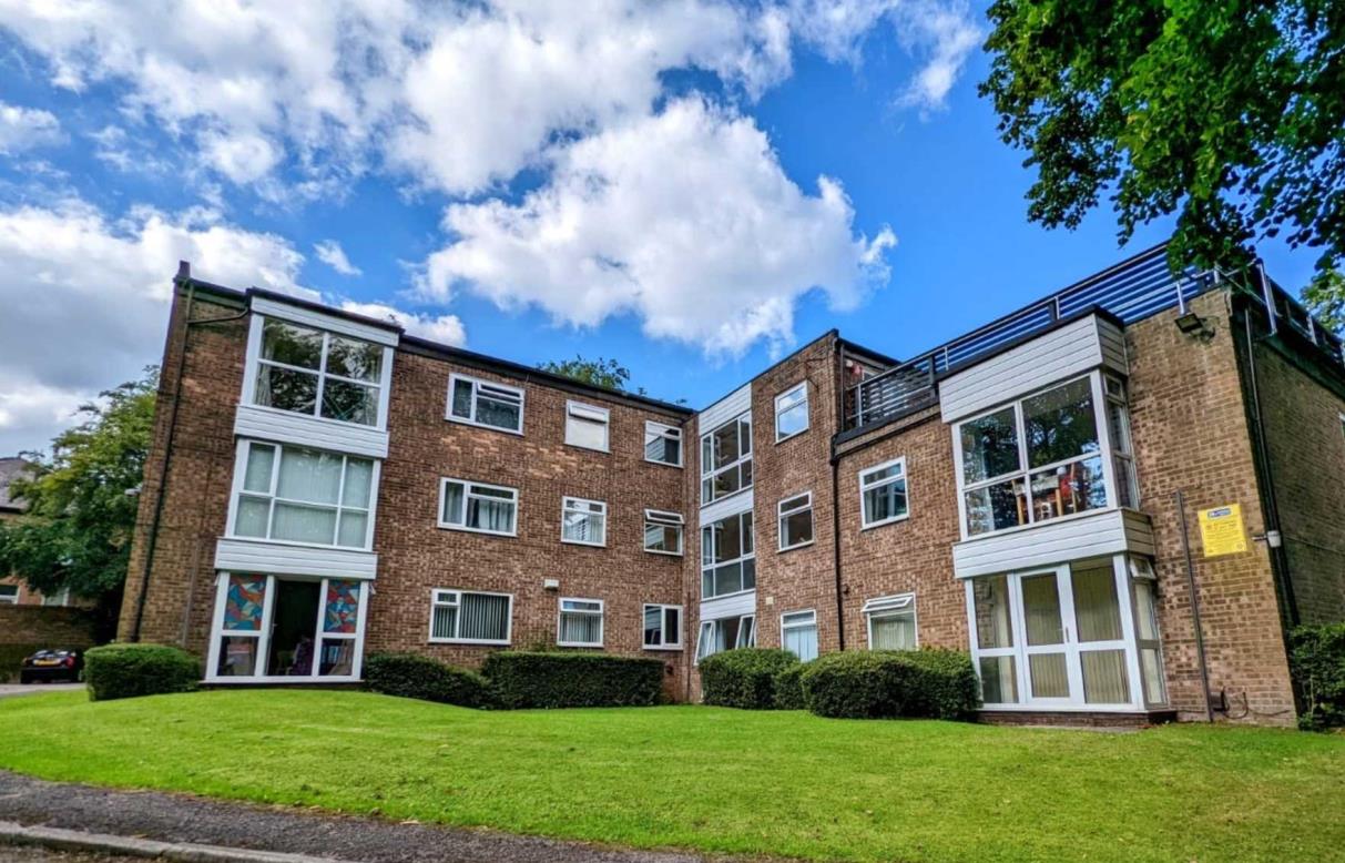 Salford 2 Bed Flat, The Mount, M7 To Rent Now for £950.00 p/m