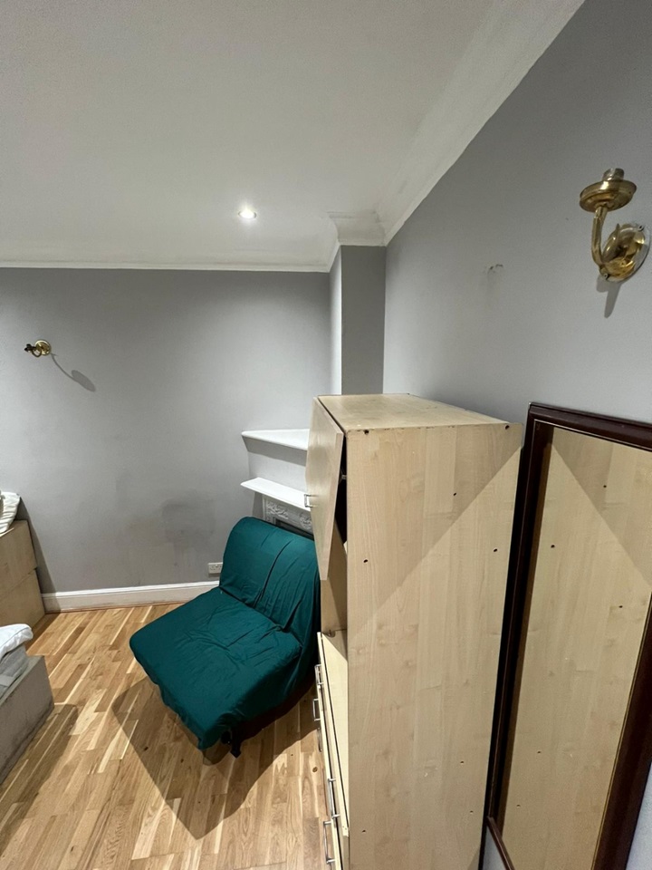 London Room in a Shared House, Ellesmere Road Room 8, W4 To Rent