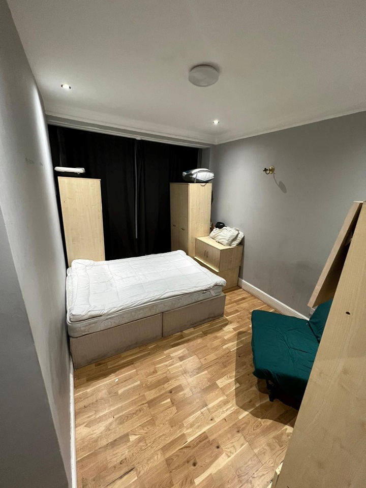 London Room in a Shared House, Ellesmere Road Room 8, W4 To Rent