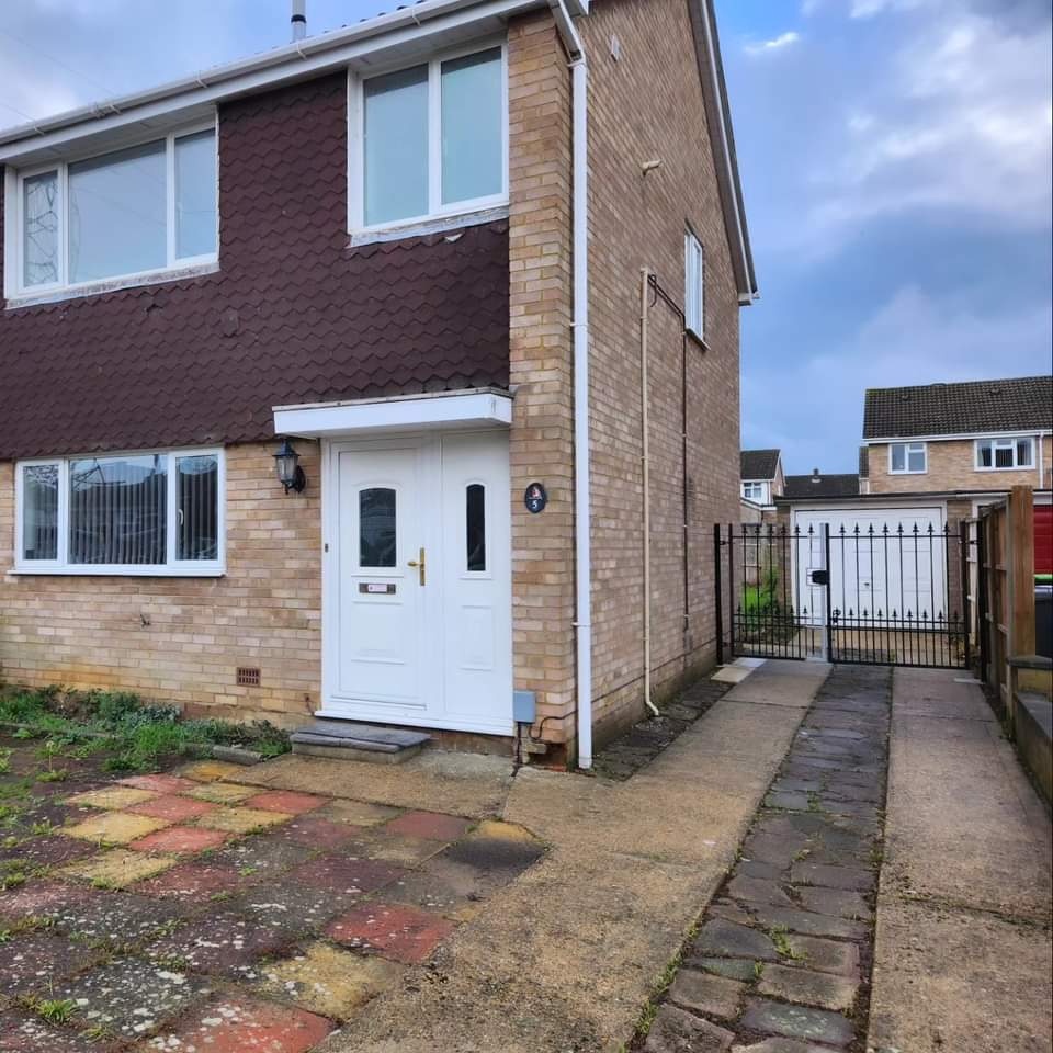 Bedford 3 Bed SemiDetached House, Frome Close, MK41 To Rent Now