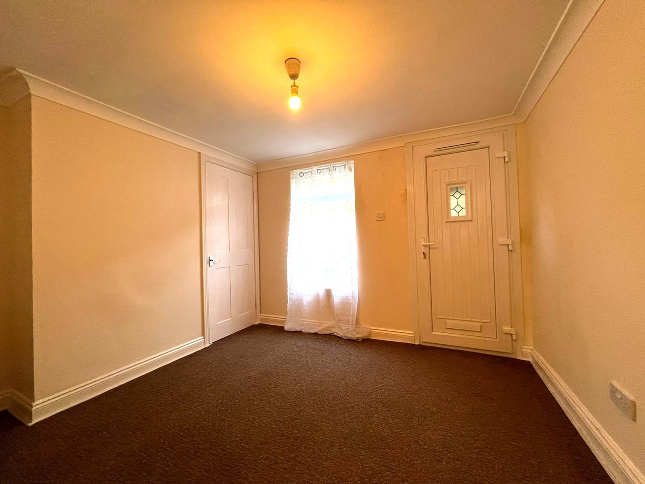 Northfleet, Gravesend 3 Bed Terraced House, Hamerton Road, DA11 To