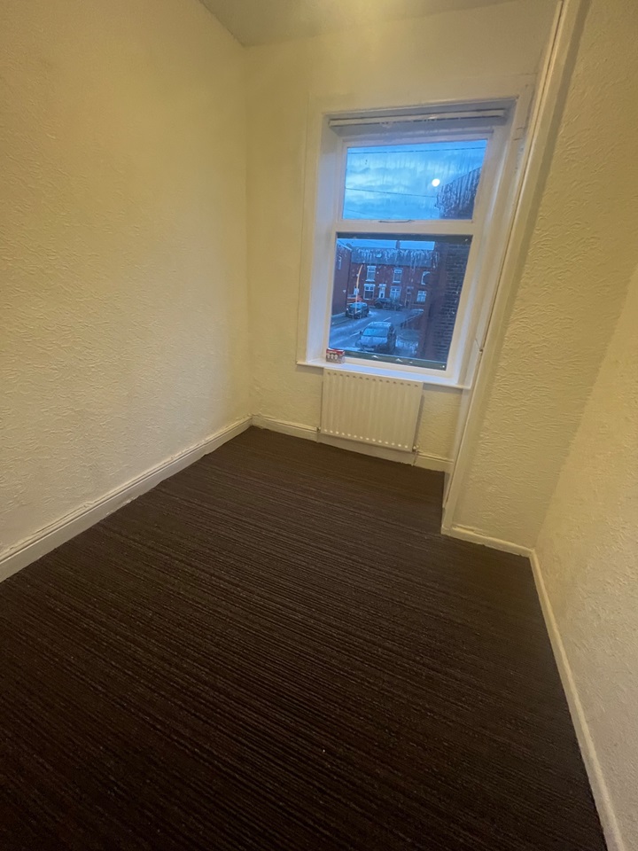 Oldham 2 Bed Terraced House, Huxley Stree, OL4 To Rent Now for £700