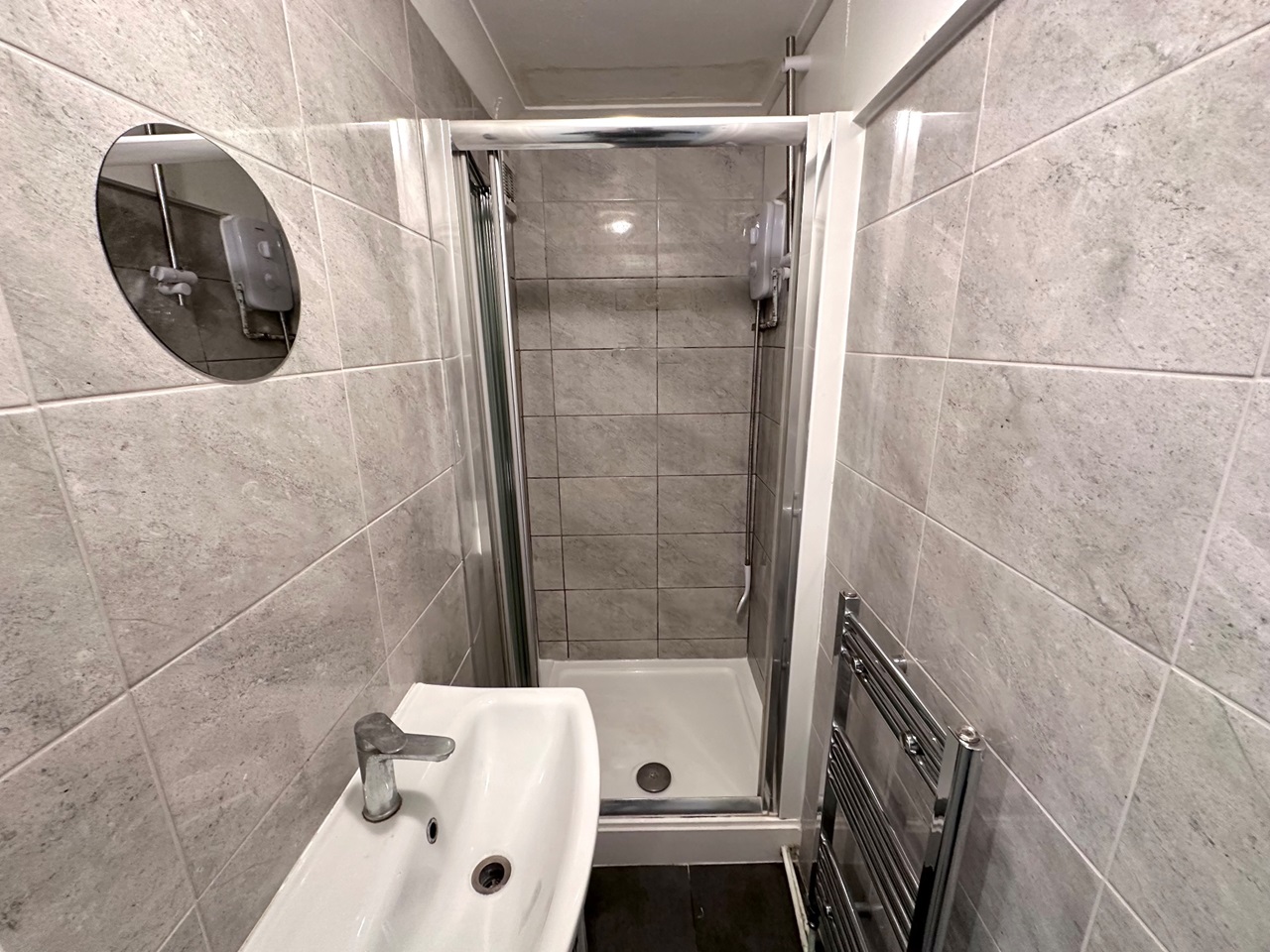 London Studio Flat, Church Hill, E17 To Rent Now for £1,000.00 p/m