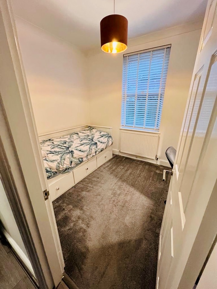 Walthamstow 2 Bed Flat, Warner Road, E17 To Rent Now for £2,000.00 p/m