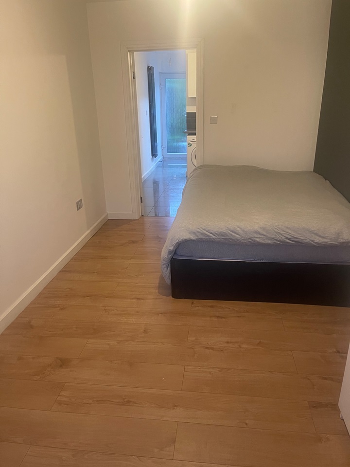 South Croydon 1 Bed SemiDetached House, Mount Park Avenue, CR2 To