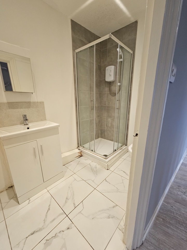 London Studio Flat, Clifford Road, SE25 To Rent Now for £1,200.00 p/m