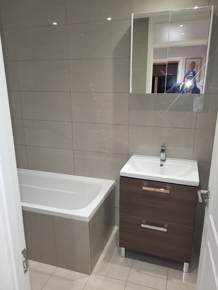 2 Bed Flat, EN5 To Rent Now for £1,850.00 p/m