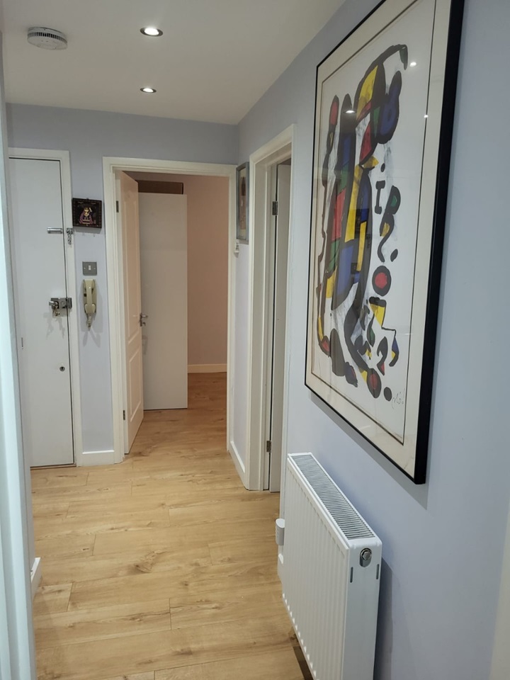 2 Bed Flat, EN5 To Rent Now for £1,850.00 p/m