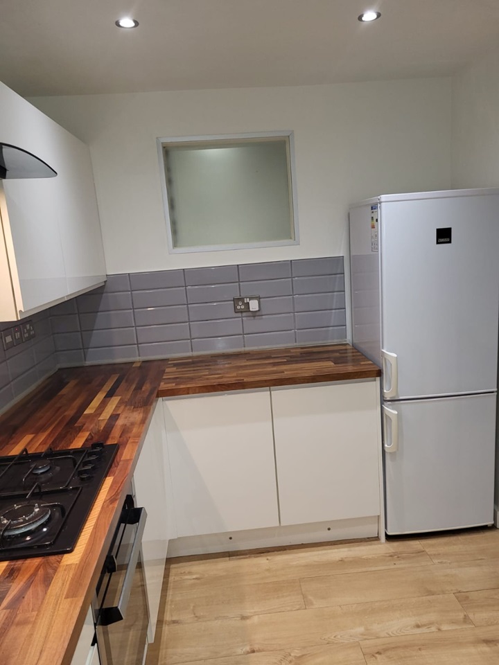 2 Bed Flat, EN5 To Rent Now for £1,850.00 p/m