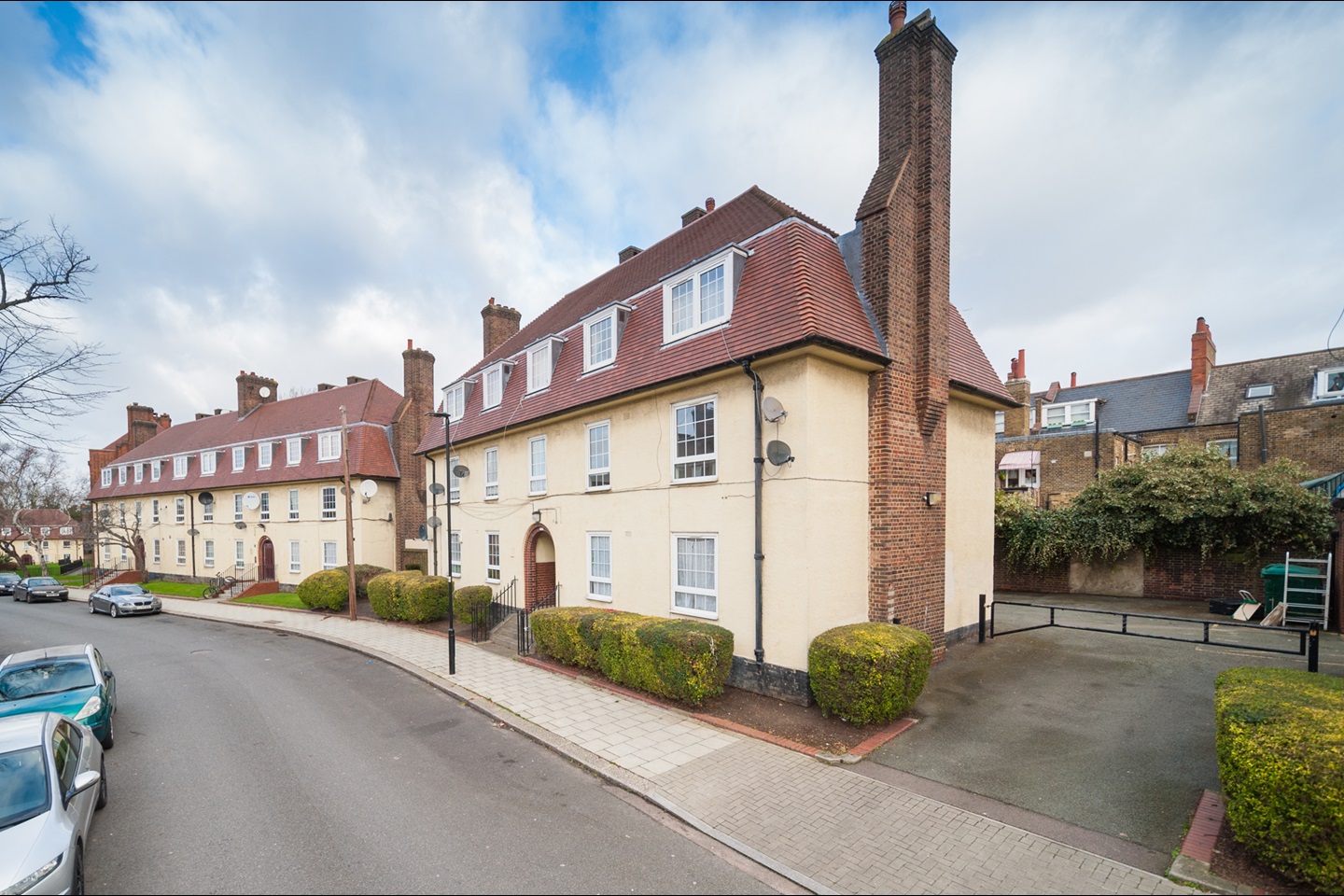 London 2 Bed Flat, Mountearl Gardens, SW16 To Rent Now for £1,850.