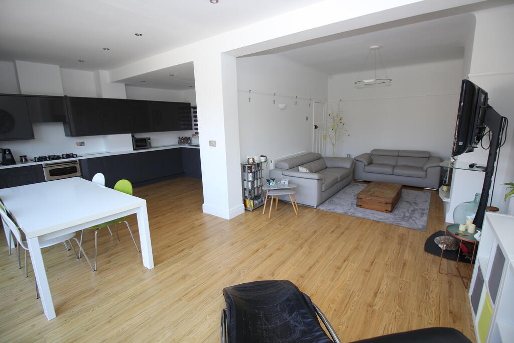 Stretford, Manchester 3 Bed SemiDetached House, Lyndhurst Road, M32 To Rent Now for £1,795.