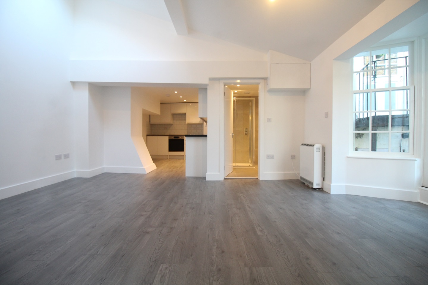 Ware 2 Bed Flat, New Road, SG12 To Rent Now for £1,400.00 p/m