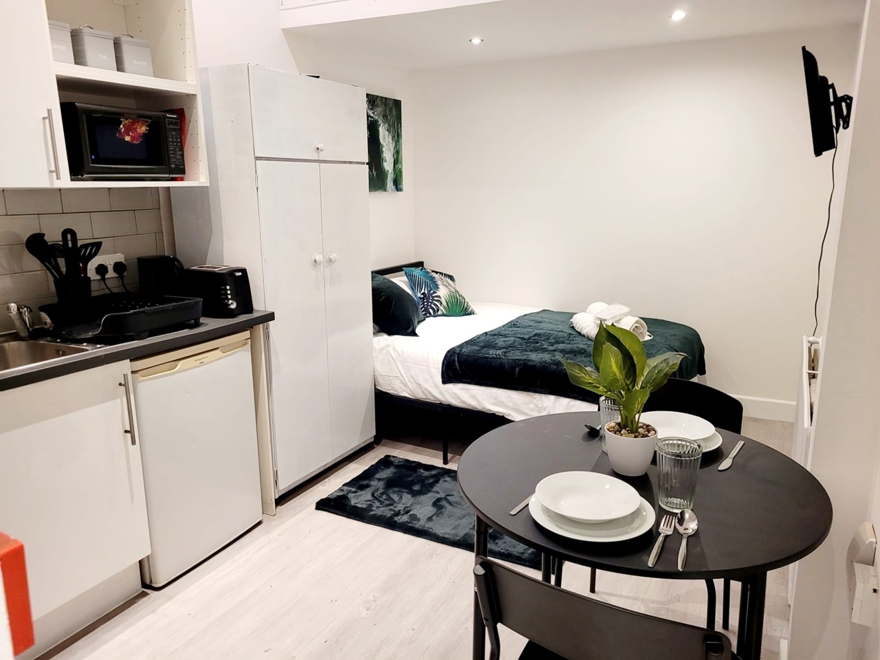 Harrow Studio Flat, South Hill Avenue, HA2 To Rent Now for £1,250.