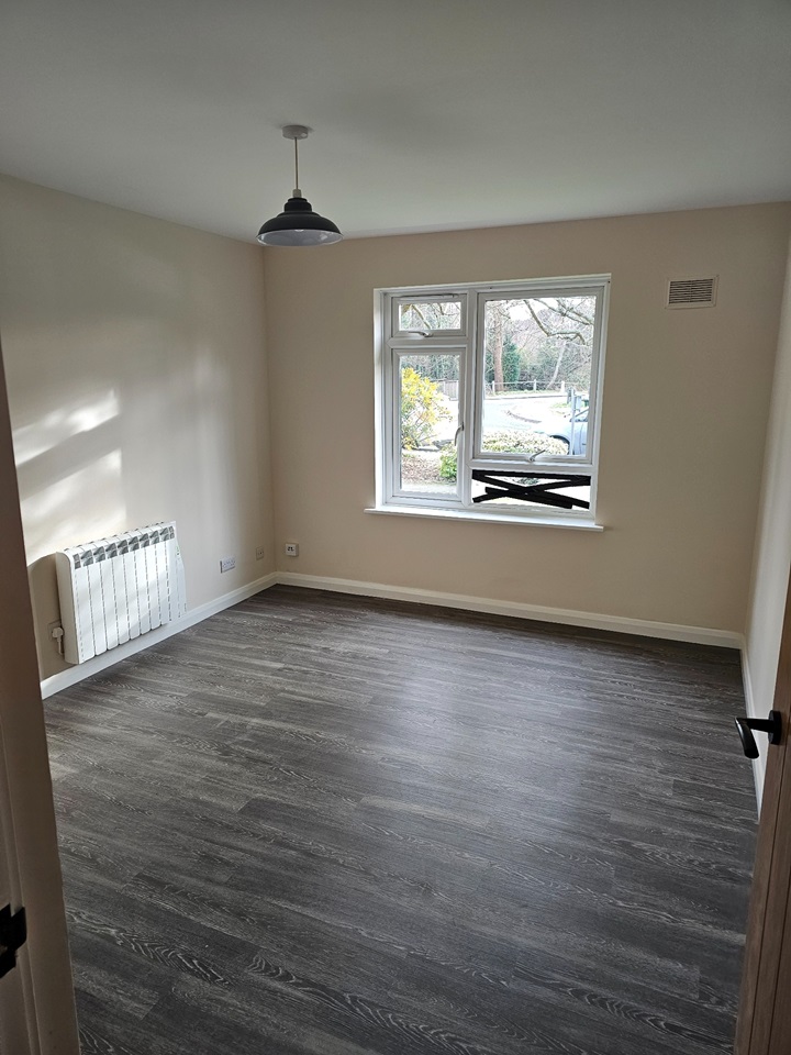 Horsham 2 Bed Flat, Gorringes Brook, RH12 To Rent Now for £1,300.00 p/m