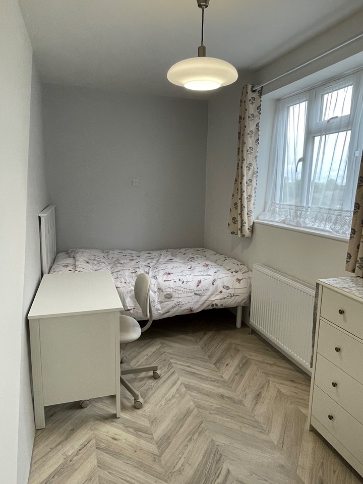 Morden Room in a Shared Flat, Morden, SM4 To Rent Now for £850.00 p/m