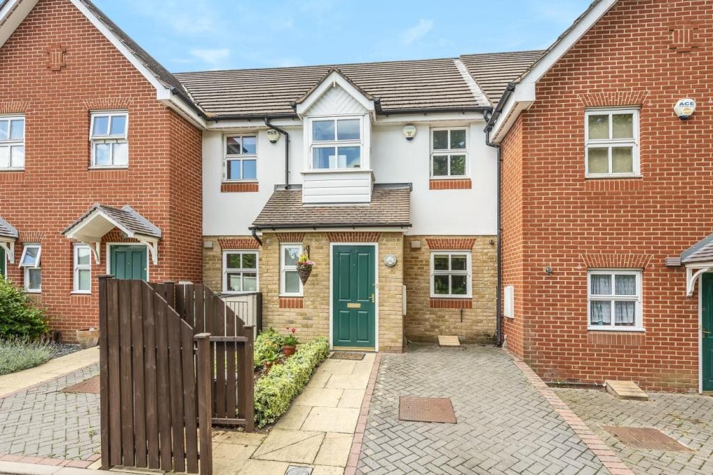 London 3 Bed Terraced House, Woodbury Gardens, SE12 To Rent Now for