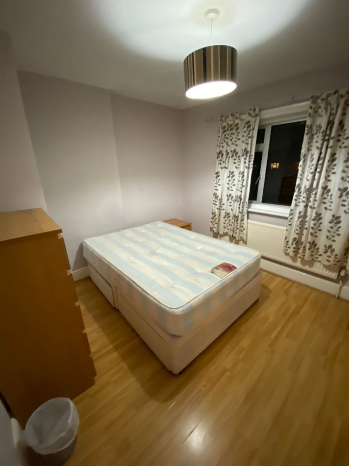 London Room in a Shared House, Old Oak Road, W3 To Rent Now for £