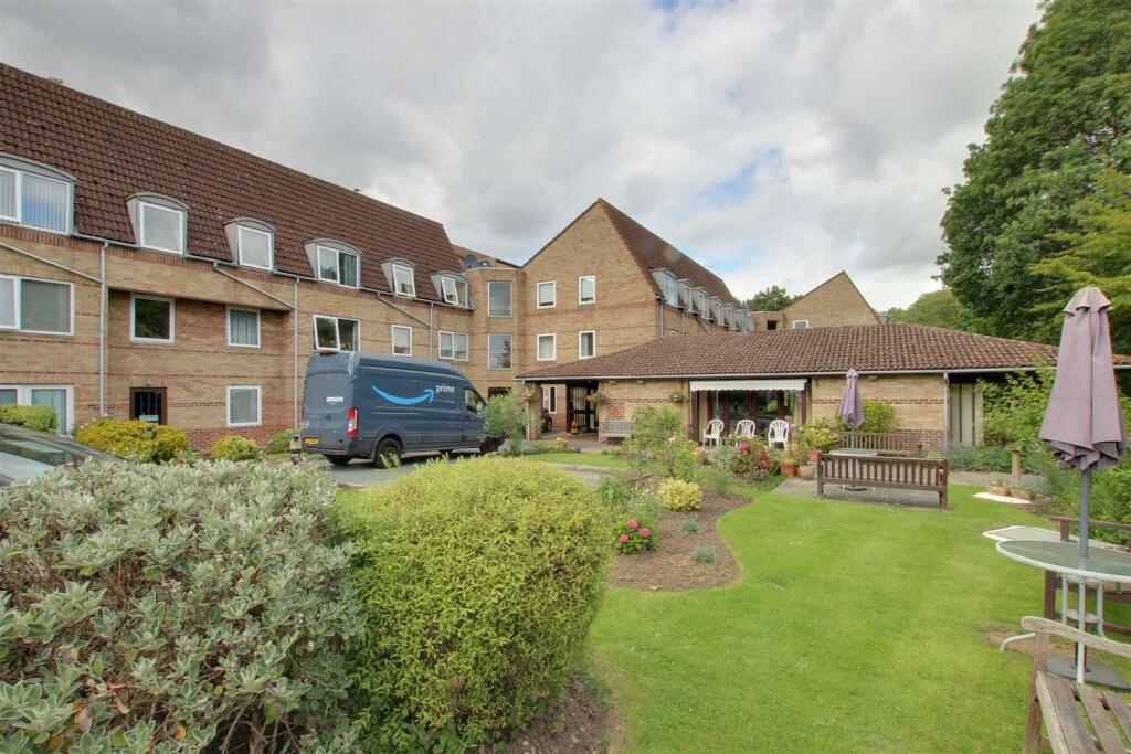 London 1 Bed Flat, Homewillow Close, N21 To Rent Now for £1,400.00 p/m