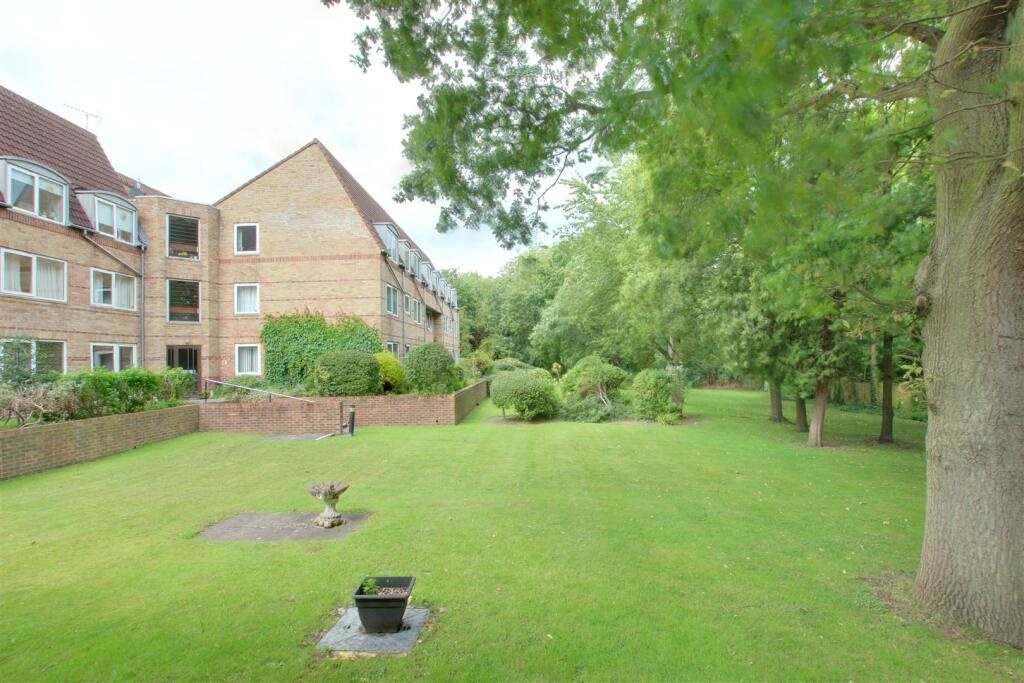London 1 Bed Flat, Homewillow Close, N21 To Rent Now for £1,400.00 p/m