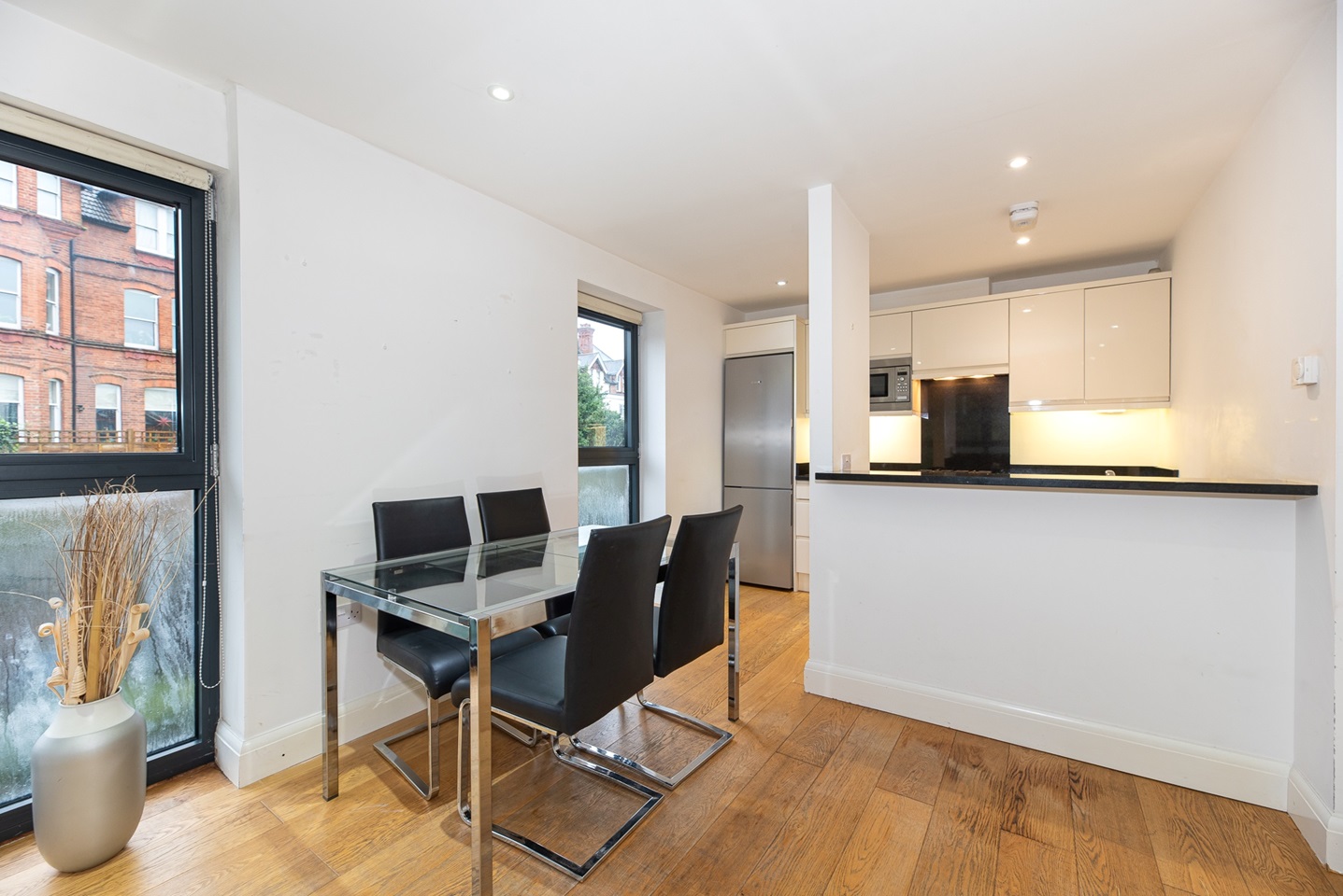 Surbiton 2 Bed Flat, Surbiton Hill Road, KT6 To Rent Now for £1,895.00 p/m