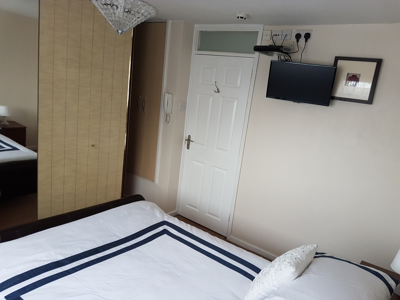 Hounslow Studio Flat, Travellers Way, TW4 To Rent Now for £1,000.00 p/m