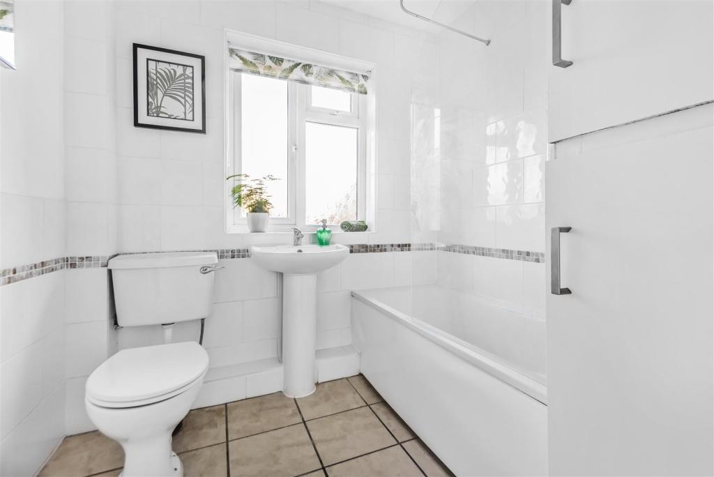 Bushey 3 Bed Flat, Bournehall Road, WD23 To Rent Now for £1,500.00 p/m