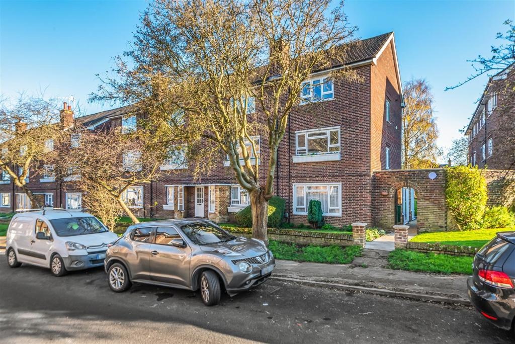 Bushey 3 Bed Flat, Bournehall Road, WD23 To Rent Now for £1,500.00 p/m