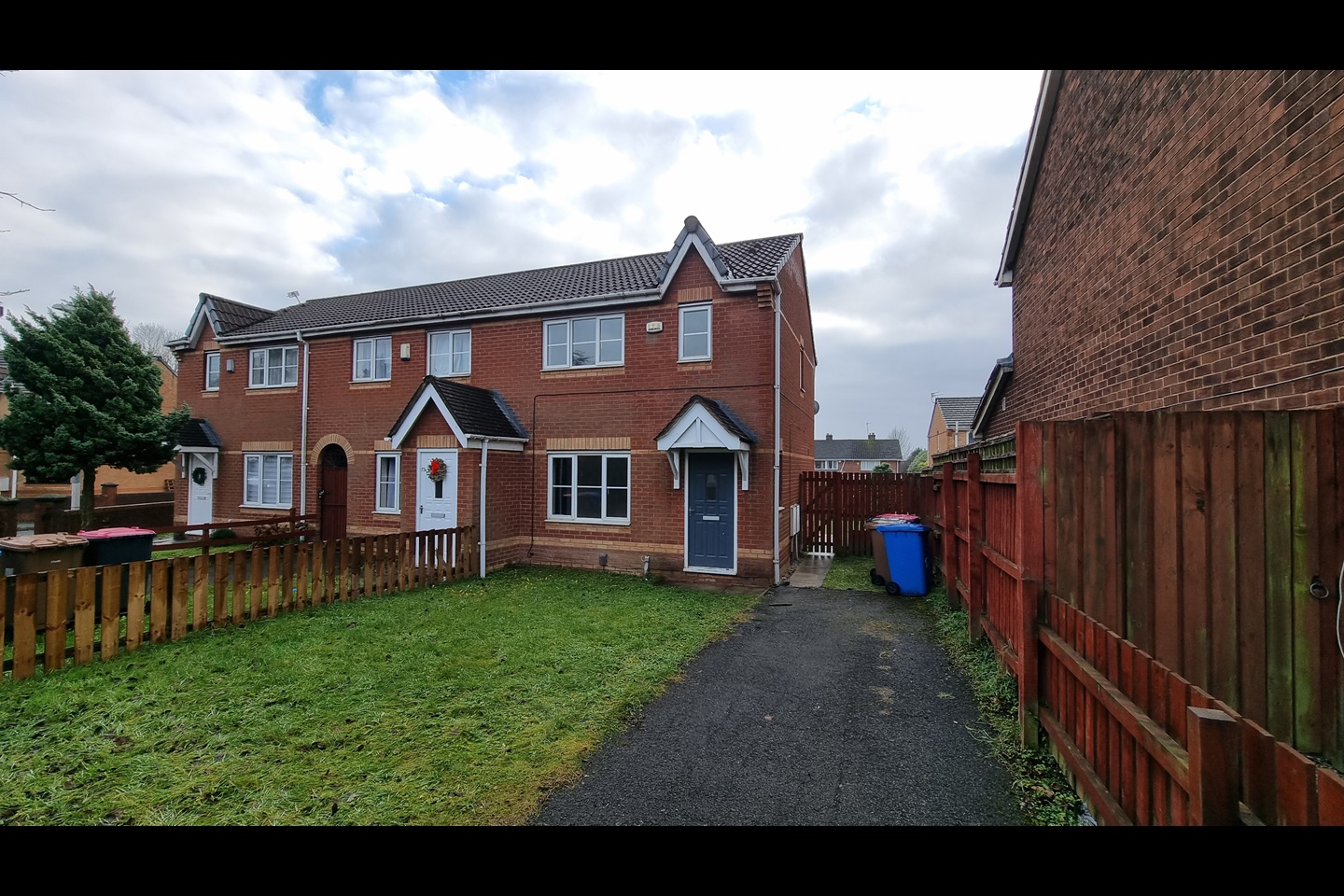 Little Hulton, Manchester 3 Bed End Terrace, Wildbrook Road, M38 To Rent Now for £1,000.00 p/m