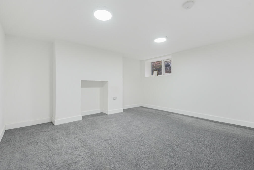 Manchester 2 Bed Flat, Wilbraham Road, M21 To Rent Now for £1,300.