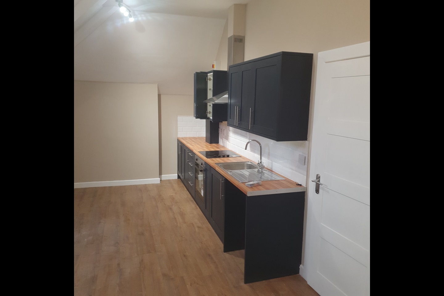 Llanhilleth, Abertillery 2 Bed Flat, Commercial Road, NP13 To Rent Now for £625.00 p/m
