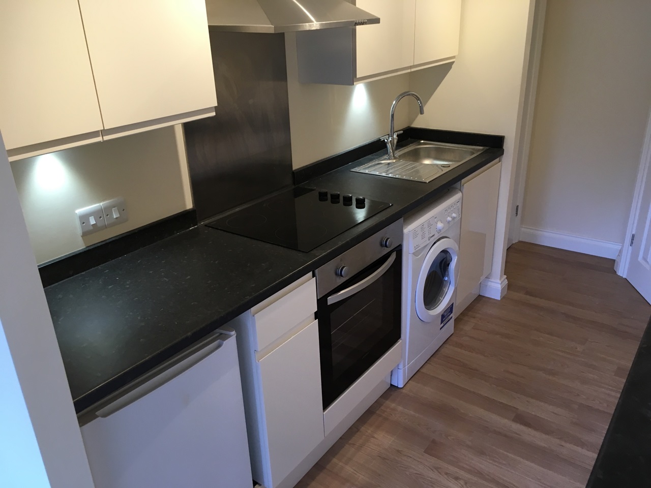 Torquay Studio Flat, St. Court, TQ2 To Rent Now for £600.00 p/m