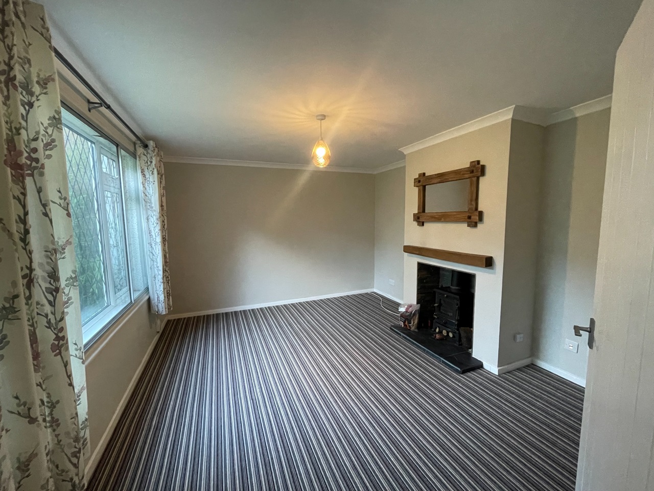 Bracknell 3 Bed SemiDetached House, Harmans Water Road, RG12 To