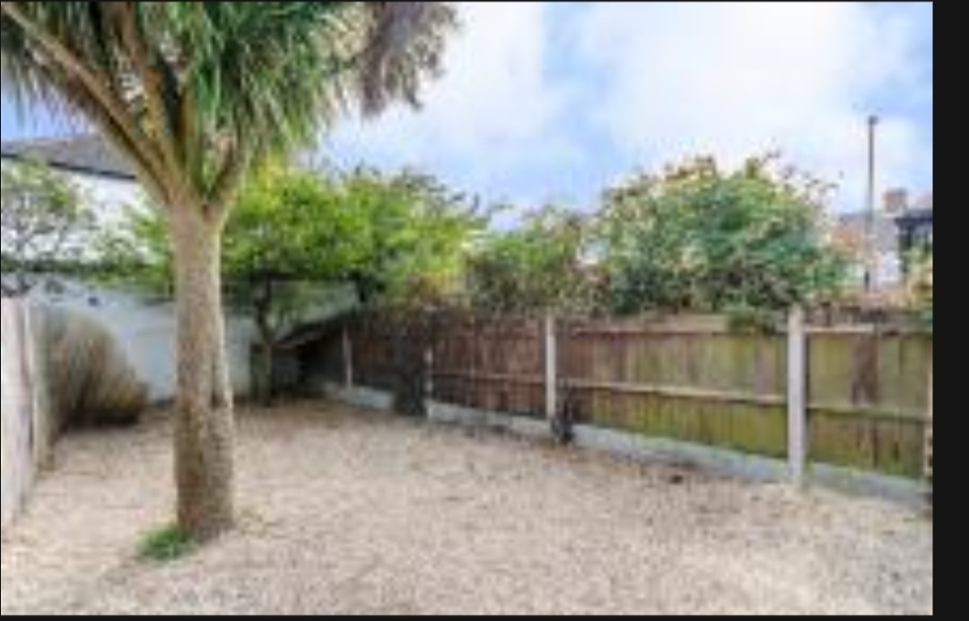 London 2 Bed Flat, Whitworth Road, SE25 To Rent Now for £1,500.00 p/m