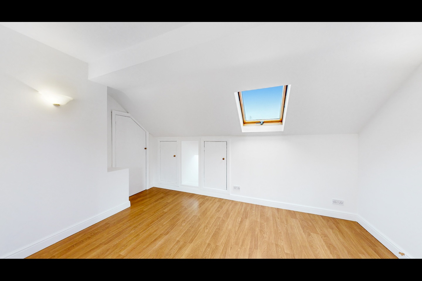 London 4 Bed SemiDetached House, Camberley Avenue, SW20 To Rent