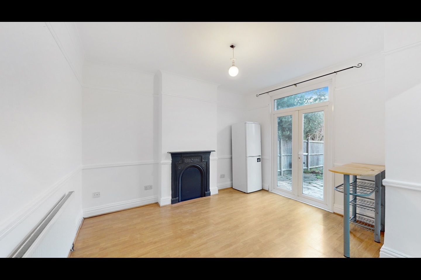 London 4 Bed SemiDetached House, Camberley Avenue, SW20 To Rent