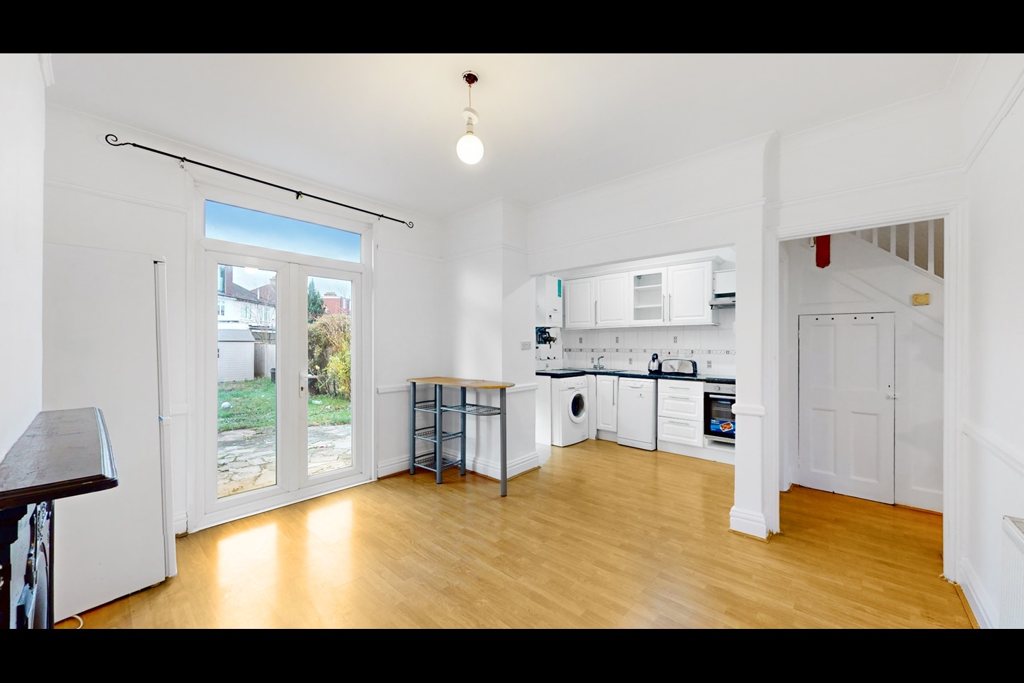 London 4 Bed SemiDetached House, Camberley Avenue, SW20 To Rent