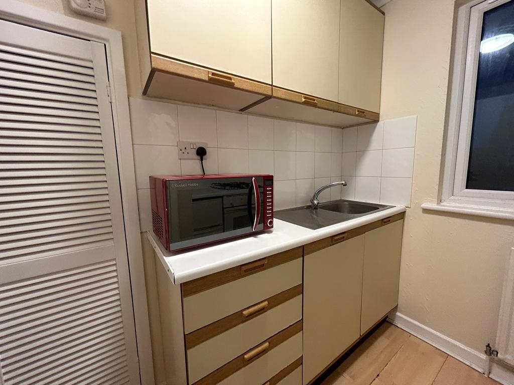 Gillingham Studio Flat, Randolph House, ME7 To Rent Now for £800.00 p/m