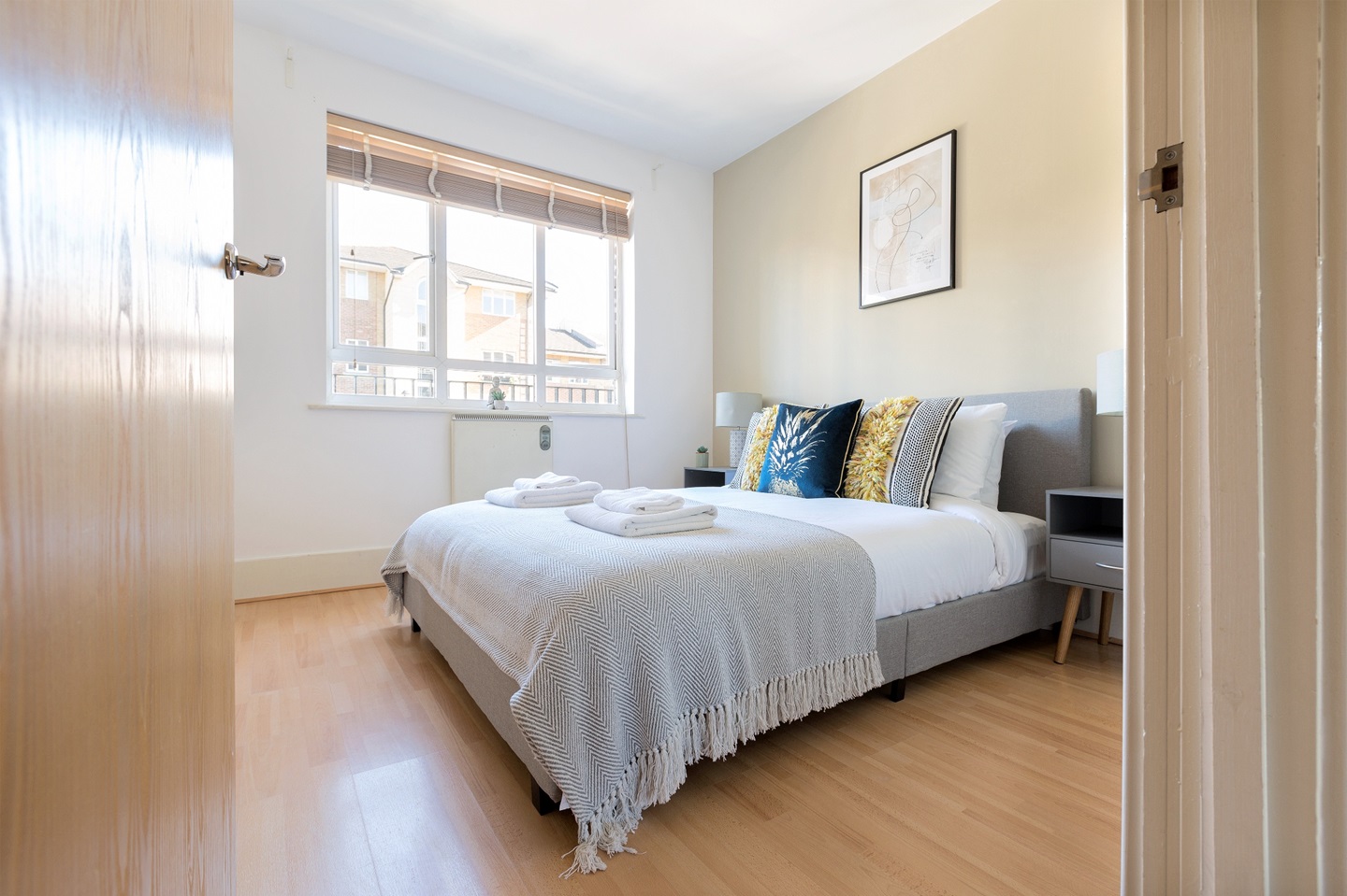 London 1 Bed Flat, Holly Street, E8 To Rent Now for £1,800.00 p/m