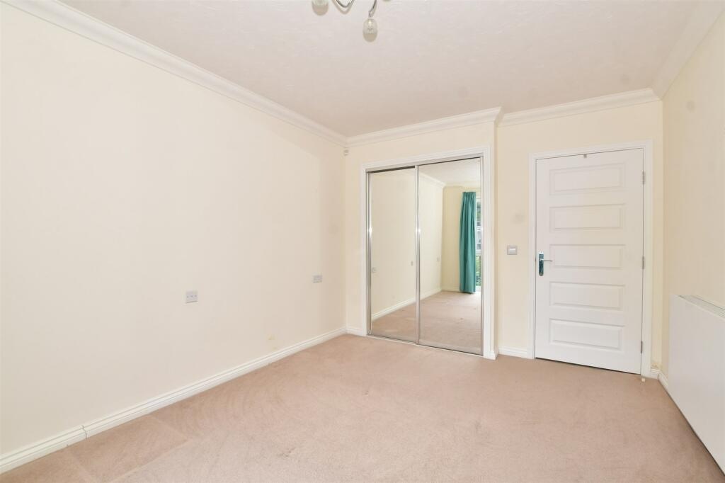 Caterham 1 Bed Flat, Caterham Lodge, CR3 To Rent Now for £1,150.00 p/m