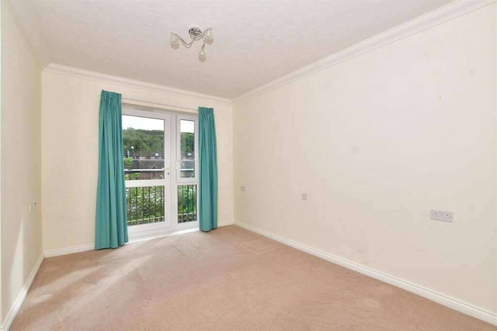 Caterham 1 Bed Flat, Caterham Lodge, CR3 To Rent Now for £1,150.00 p/m