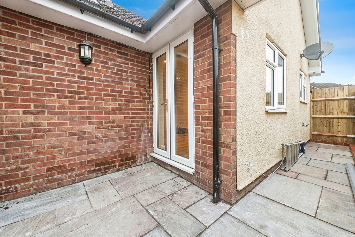 Basingstoke 2 Bed Bungalow, Harrison Place, RG21 To Rent Now for £