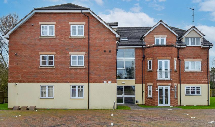 Redditch 2 Bed Flat, New Coppice Court, B97 To Rent Now for £950.00 p/m
