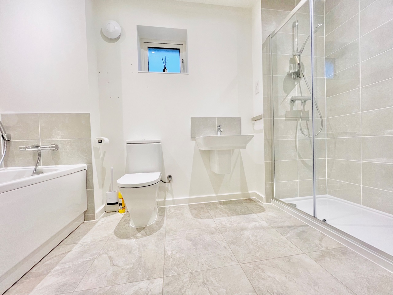 Amesbury 4 Bed Detached House, Amesbury, SN4 To Rent Now for £1,600