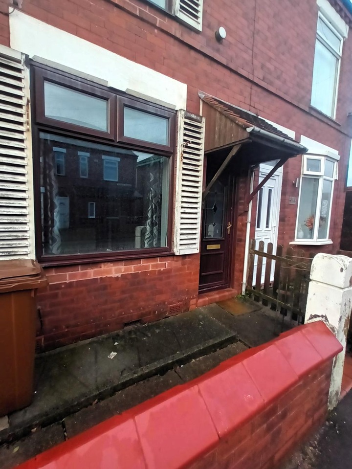 Hazel Grove, Stockport 2 Bed Terraced House, Gordon Avenue, SK7 To Rent Now for £950.00 p/m