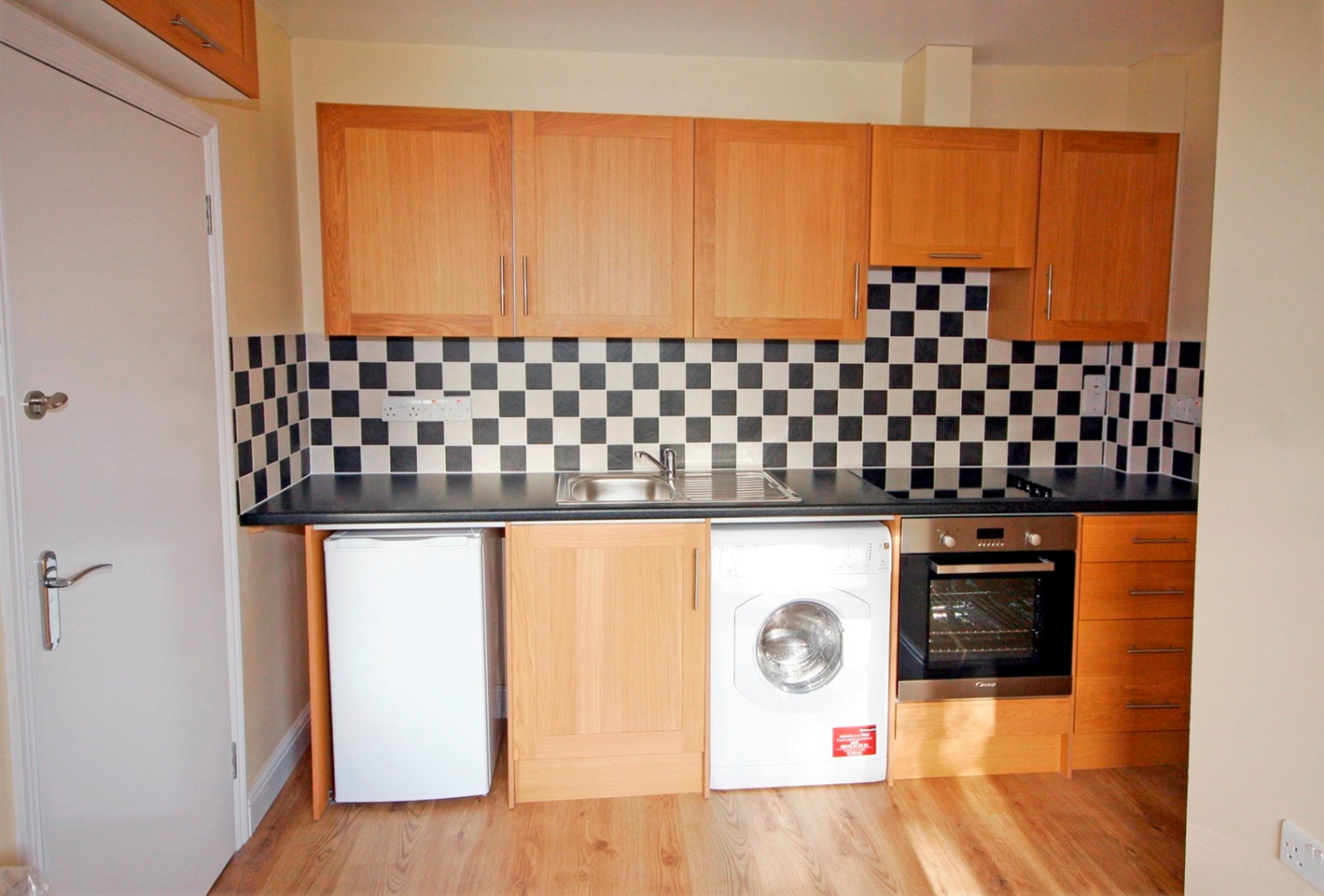 Edgware Studio Flat, Banstock Road, HA8 To Rent Now for £900.00 p/m