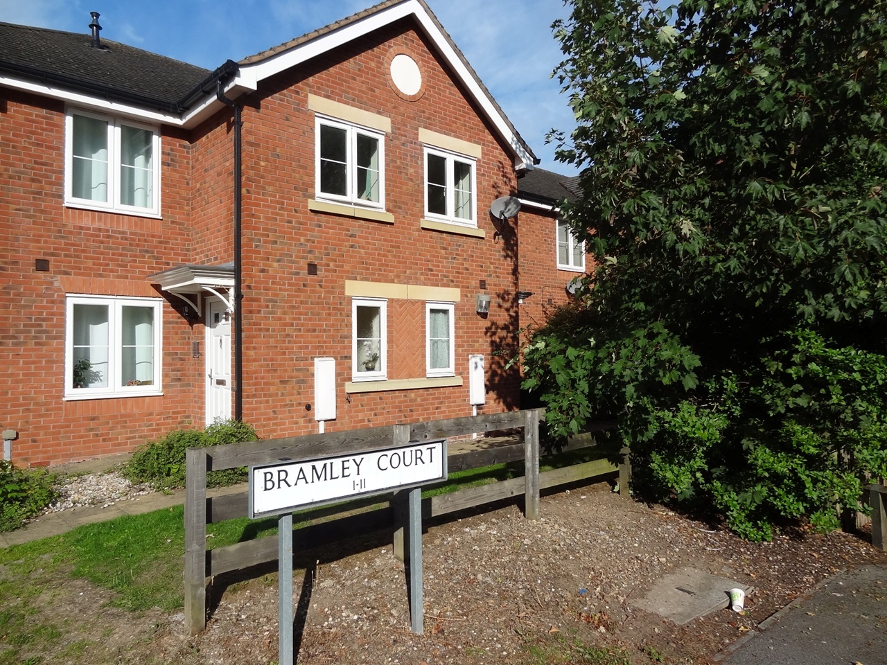 Gamston, Nottingham 2 Bed Terraced House, Bramley Court, NG2 To