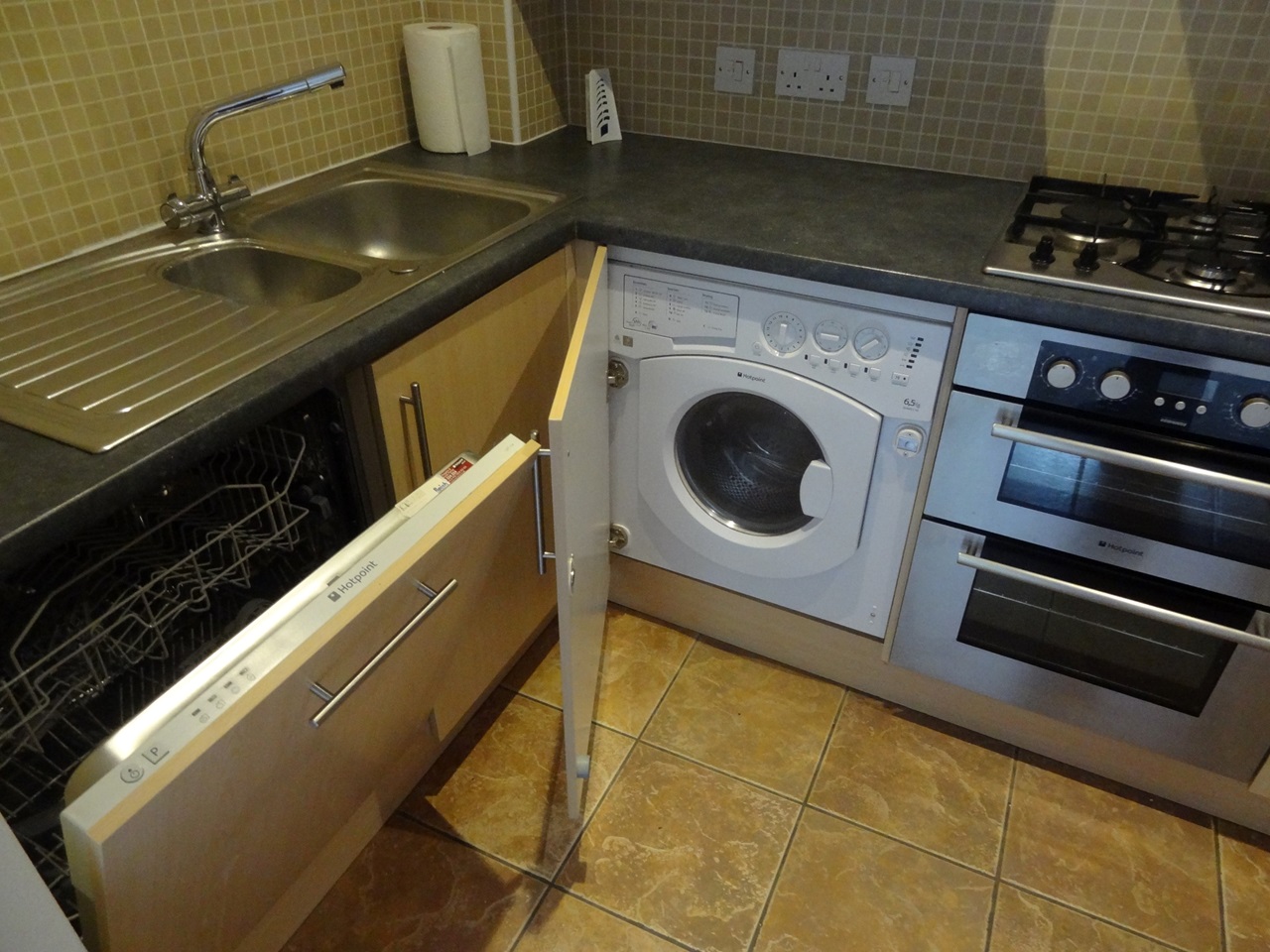 Gamston, Nottingham 2 Bed Terraced House, Bramley Court, NG2 To
