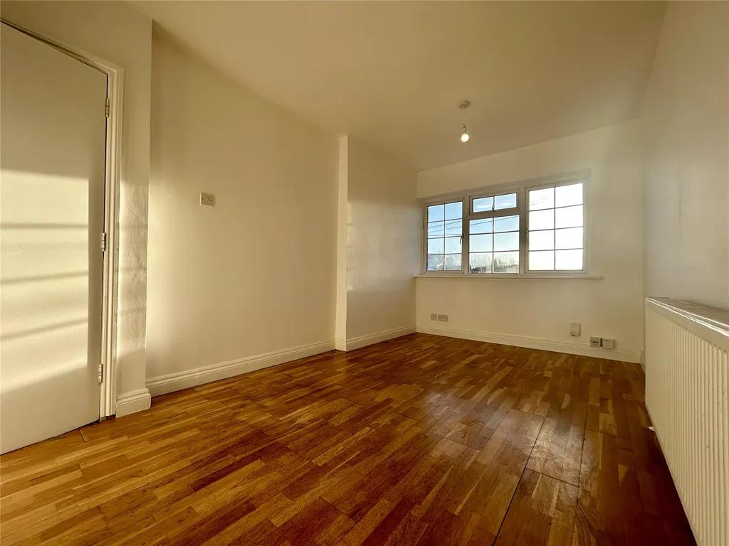 Winnersh, Wokingham Studio Flat, First Floor Studio, RG41 To Rent