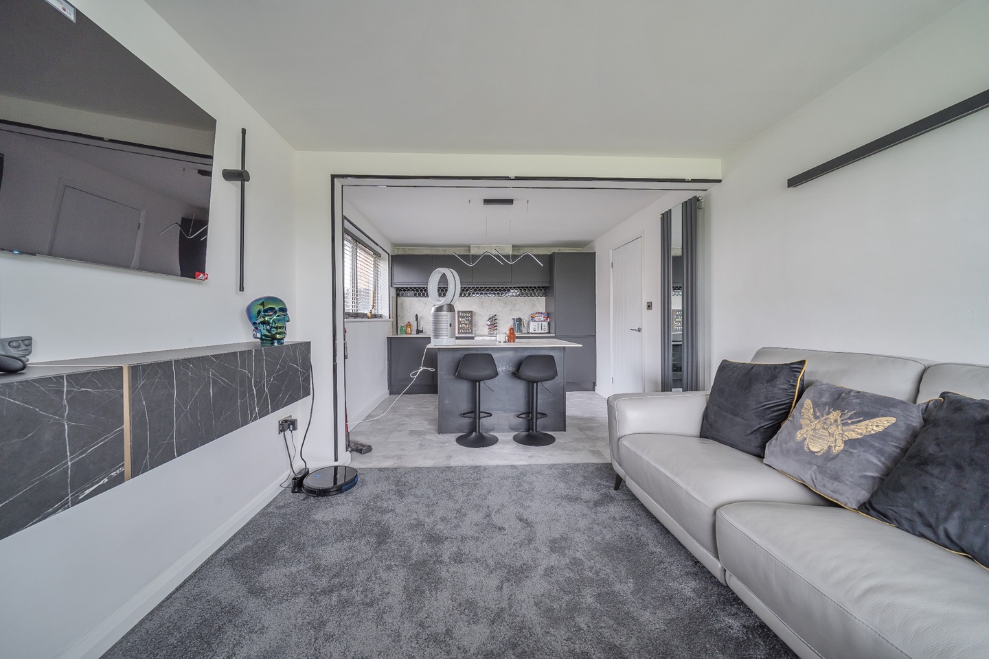 Highworth, Swindon 1 Bed Flat, Edencroft, SN6 To Rent Now for £750.